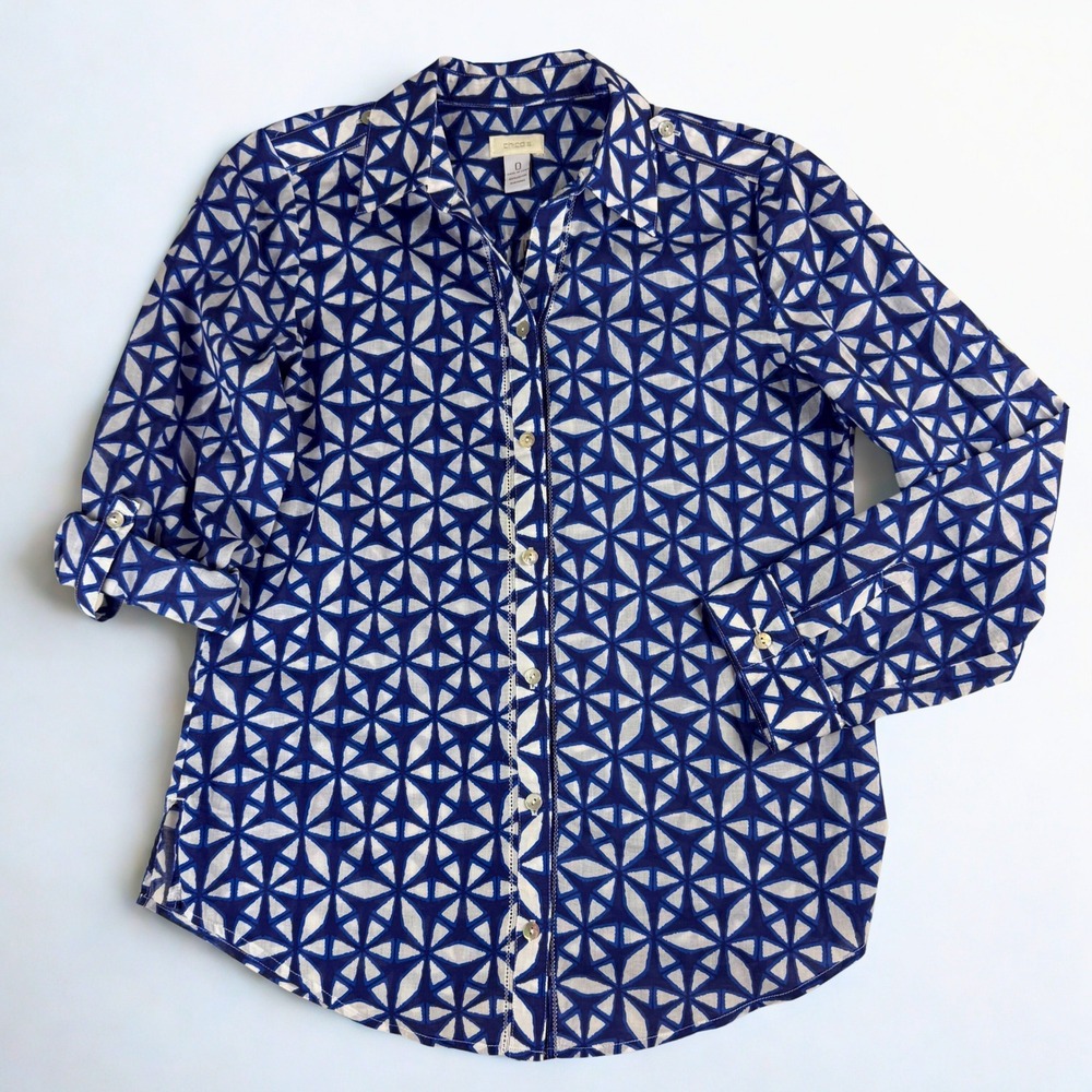 Chico's Roll Tab Shirt‎ Women Size 0 Blue White Button Down Geometric Cotton